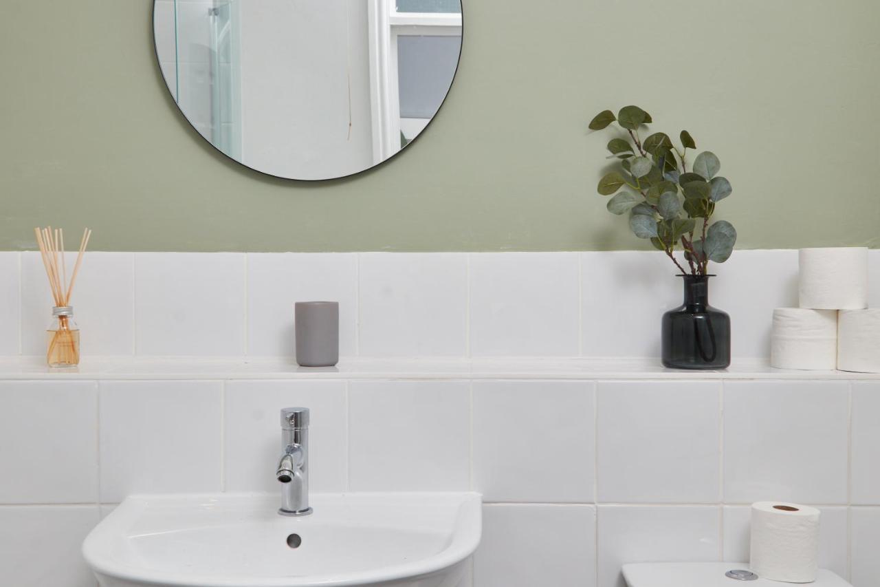 Wonderful Apartment In Bath With Garden - Sleeps 8 Экстерьер фото